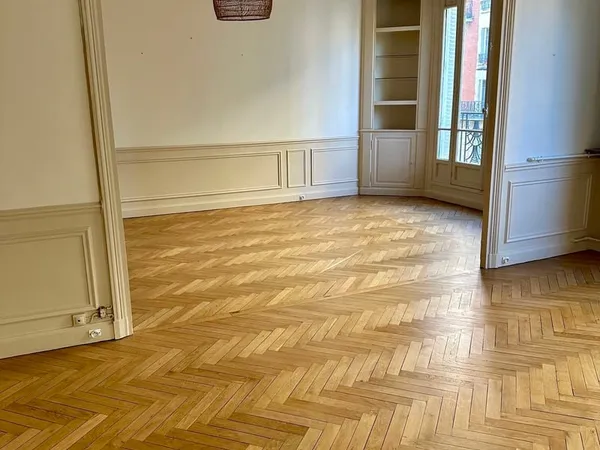 PARIS 17e - ÉLÉGANT APPARTEMENT FAMILIAL DE 137,68 m² - DOUBLE SÉJOUR ENSOLEILLÉ
