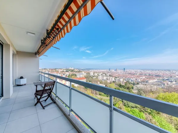 LYON 5 - Saint-Irénée : 3 pièces 97 m2 avec balcon et vue