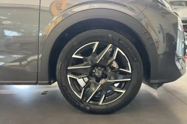 Peugeot 3008 hybrid 136 e-dcs6 — photo 14