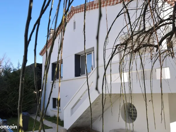 Co location meublés ( salle de bain et WC independant) dans grande maison avec jardin et terrasses a