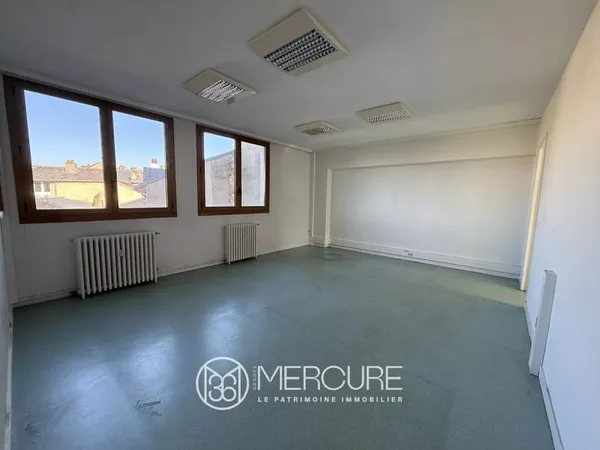 BUREAU 181 m² avec 5 PARKINGS