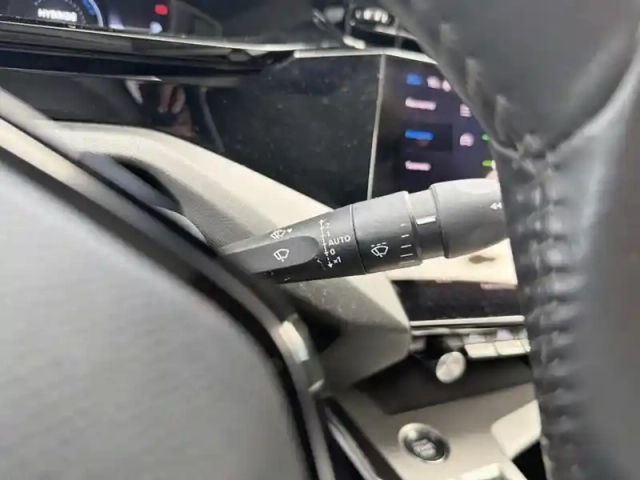Peugeot 408 phev 180 e-eat8 allure — photo 18