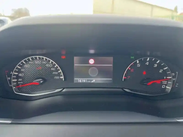 Peugeot 2008 puretech 100 s&amp;s bvm6 — photo 12