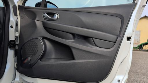 Renault Clio RS 1.6 Turbo 220 EDC6 - Trophy – 2018 – 40804 km – Essence – Boîte Automatique — photo 22