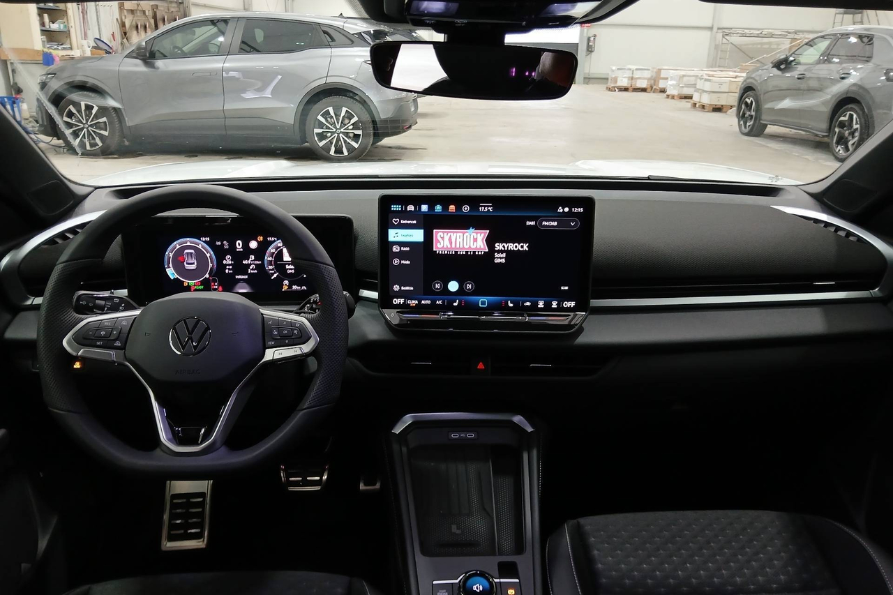 Volkswagen T-Roc — photo 19
