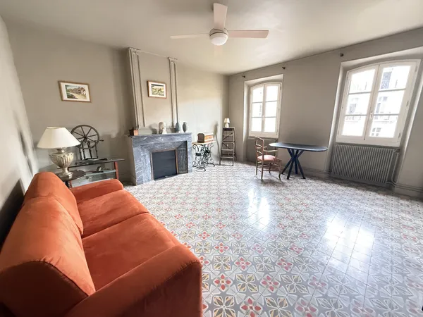 APPARTEMENT DE CARACTÈRE, LUMINEUX ET ENSOLEILLÉ