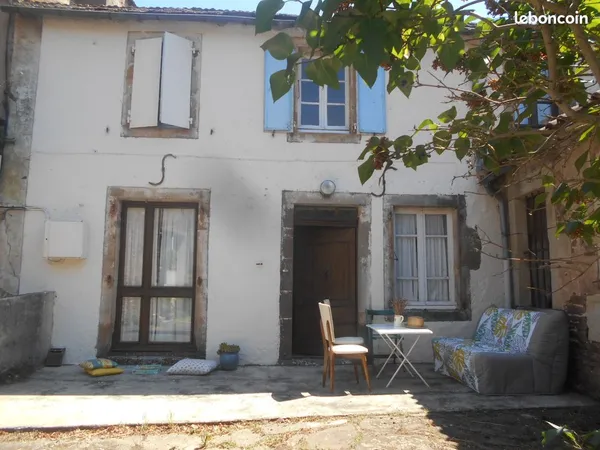 Maison à vendre dans le Parc Naturel des Grandes Causses. 80 m2 habitable au coeur de la fraicheur d
