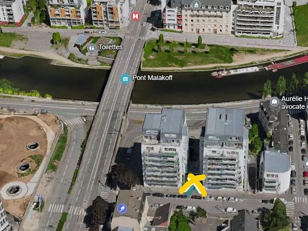 Grand parking sécurisé Résidence le Belem- Métro Mabilais 200 m - SUV/Van - Box possible