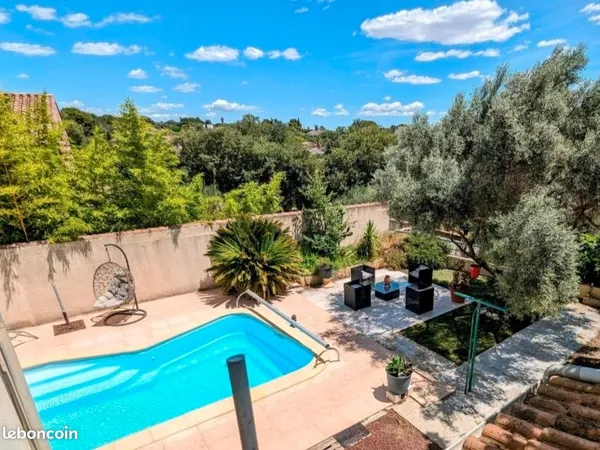 Magnifique maison Gardoise, au fond d'une impasse au calme, 2 logements entier séparé avec piscine s