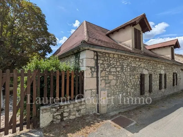 Maison en pierres avec dépendances