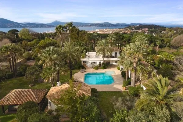 Un cadre idéal, au calme, à proximité du centre de Saint-Tropez