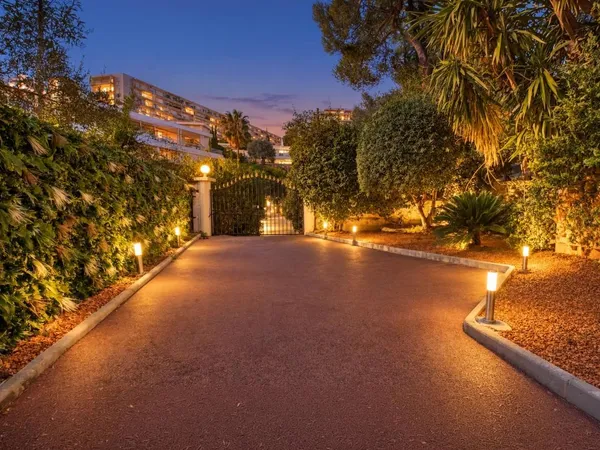 NICE OUEST – FABRON – 3 PIÈCES – TERRASSE & JARDINS