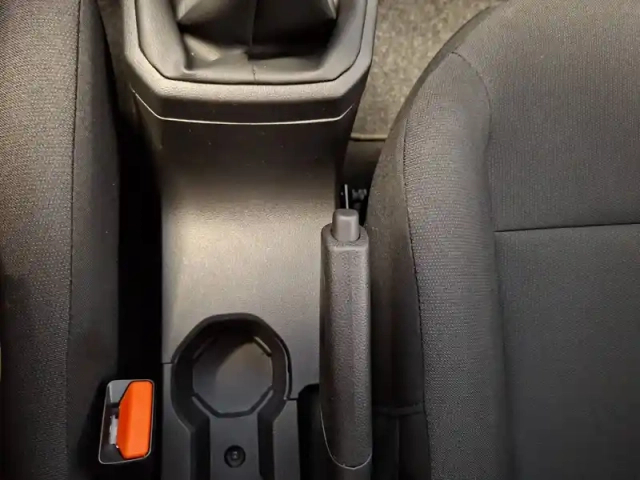 Dacia Sandero sce 65 — photo 37