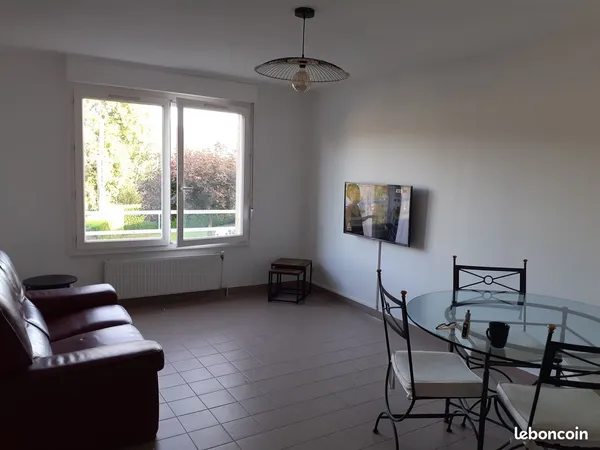 Location appartement excellent etat - centre poule les echarmeaux