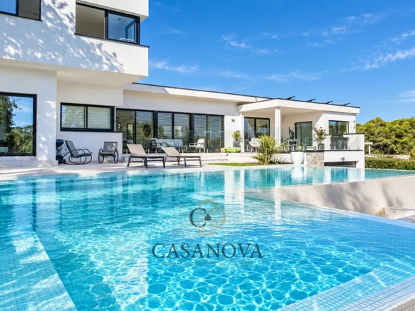 Maison 7 pièces 255 m²
