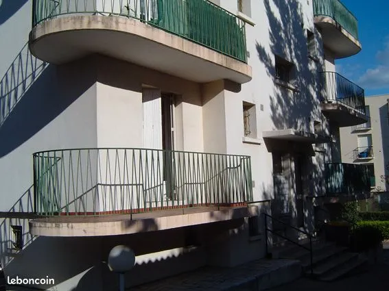 Montpellier quartier Lemasson F2 46 m2+balcons, cellier, parking ext