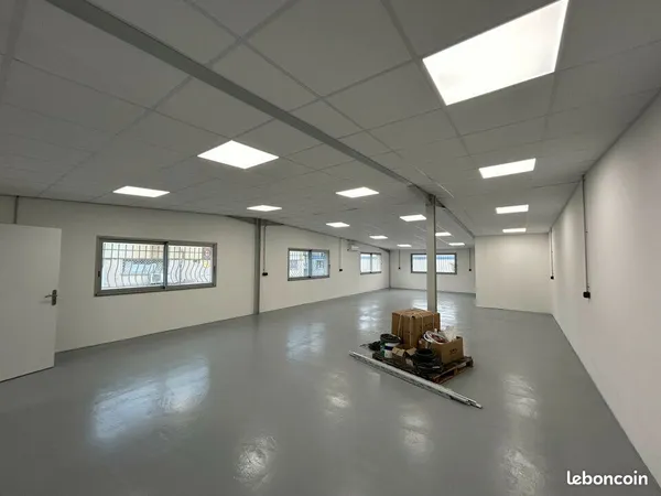 LOCAL D'ACTIVITE 300 m² SAINT JEAN DE VEDAS