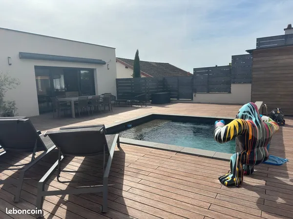 Villa contemporaine d'architecte de 171m²- Prestations haut de gamme, piscine et terrasse - Béligneu