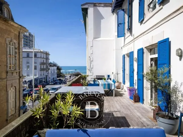 BIARRITZ PORT VIEUX, GRAND APPARTEMENT AVEC TERRASSE VUE MER DE 36 M²