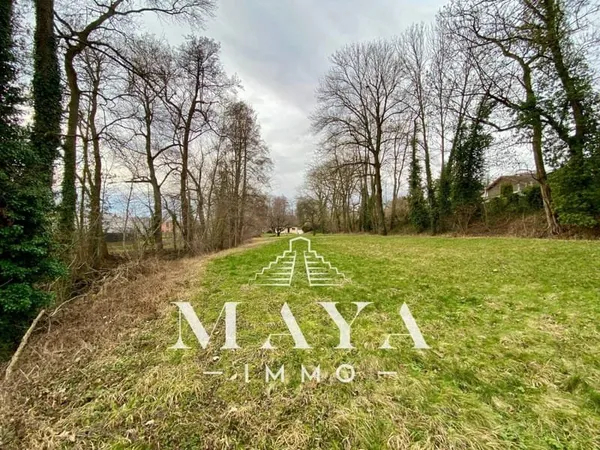 Terrain constructible 2285 m²