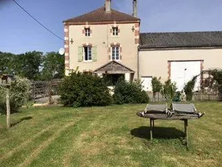 À vendre : propriété équestre, manège, écuries, terrain - Le Dorat - 87