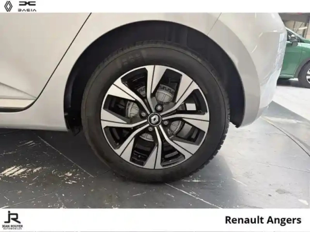 Renault Clio 1.5 blue dci 100ch evolution — photo 8