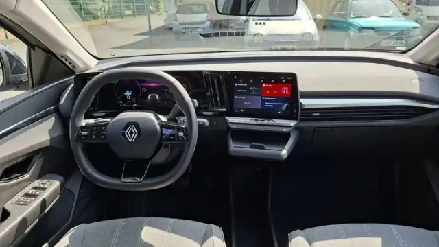 Renault Megane e-tech ev60 220 ch optimum charge — photo 10