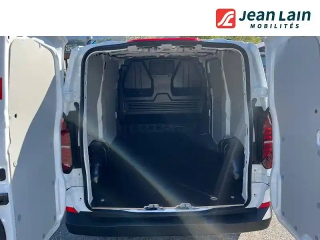 Volkswagen Transporter van l1h1 2.0 tdi 150 bva8 — photo 10