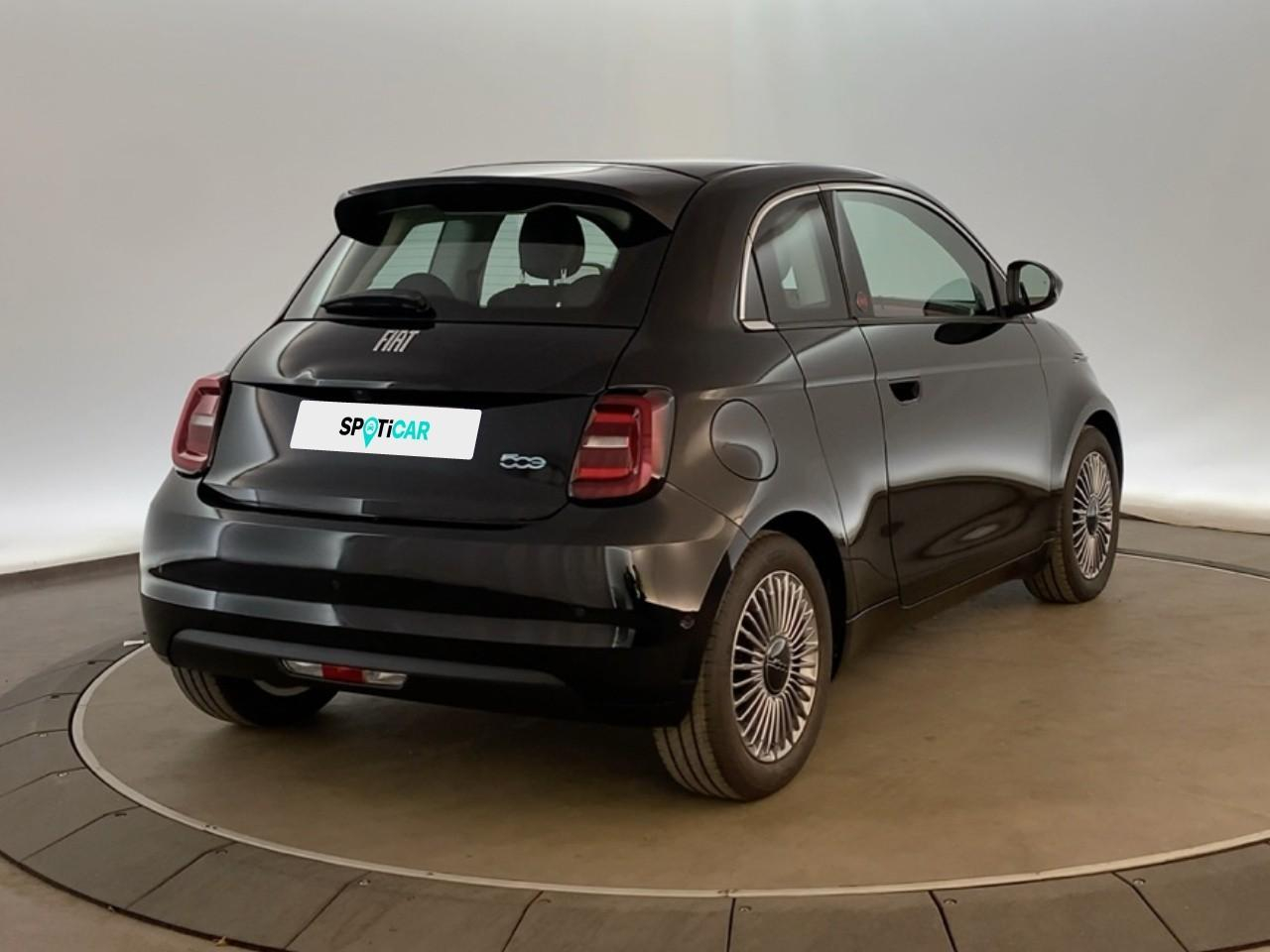 Fiat 500 3+1 e 118 ch red — photo 7