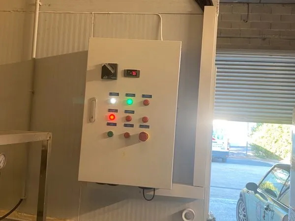 Location entrepôt équipée de 2 chambre froide