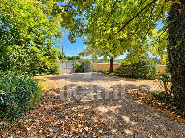 Terrain 400 m2 - dans un écrin de verdure !