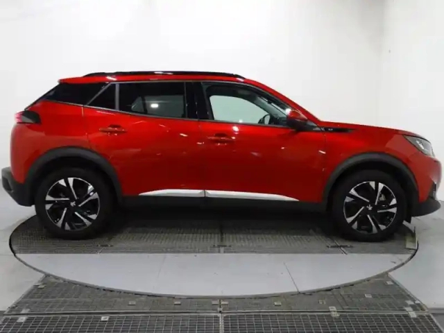 Peugeot 2008 e- 136ch allure business — photo 8