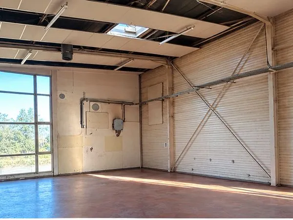 Entrepôt 300 m² PLOMELIN
