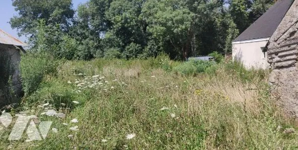 Terrain 617 m²