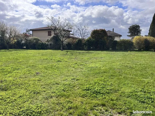 Terrain à bâtir de 776 m² à CHAPONOST (69)