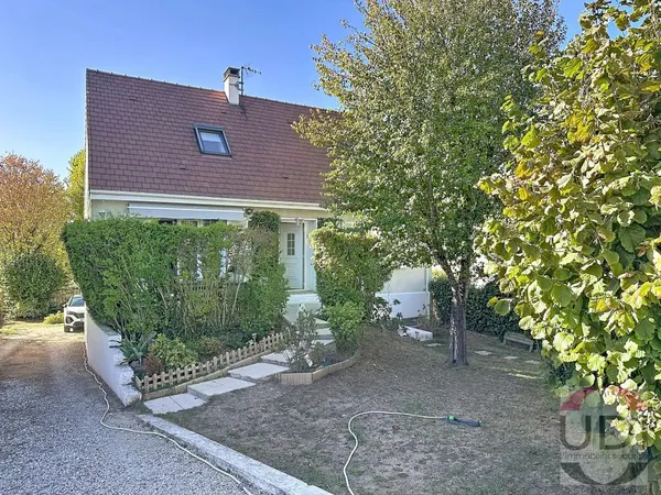 Saintry sur Seine Maison individuelle, centre ville 4 chambres, jardin