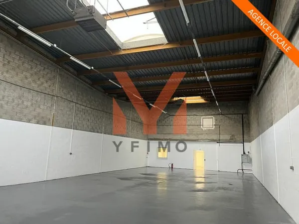 430 m2 ENTREPOT ET BUREAUX à LOUER