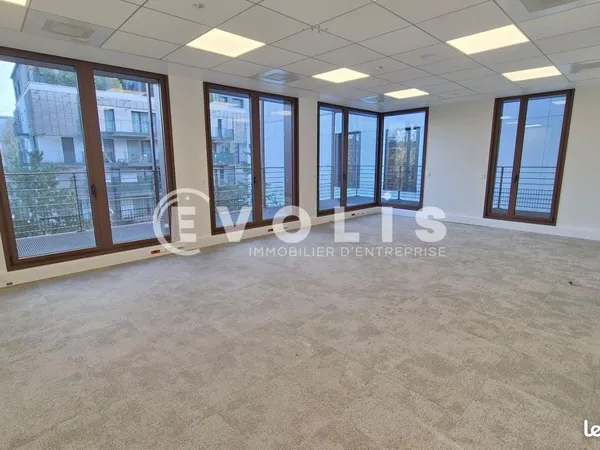 Bureau 1 369 m²