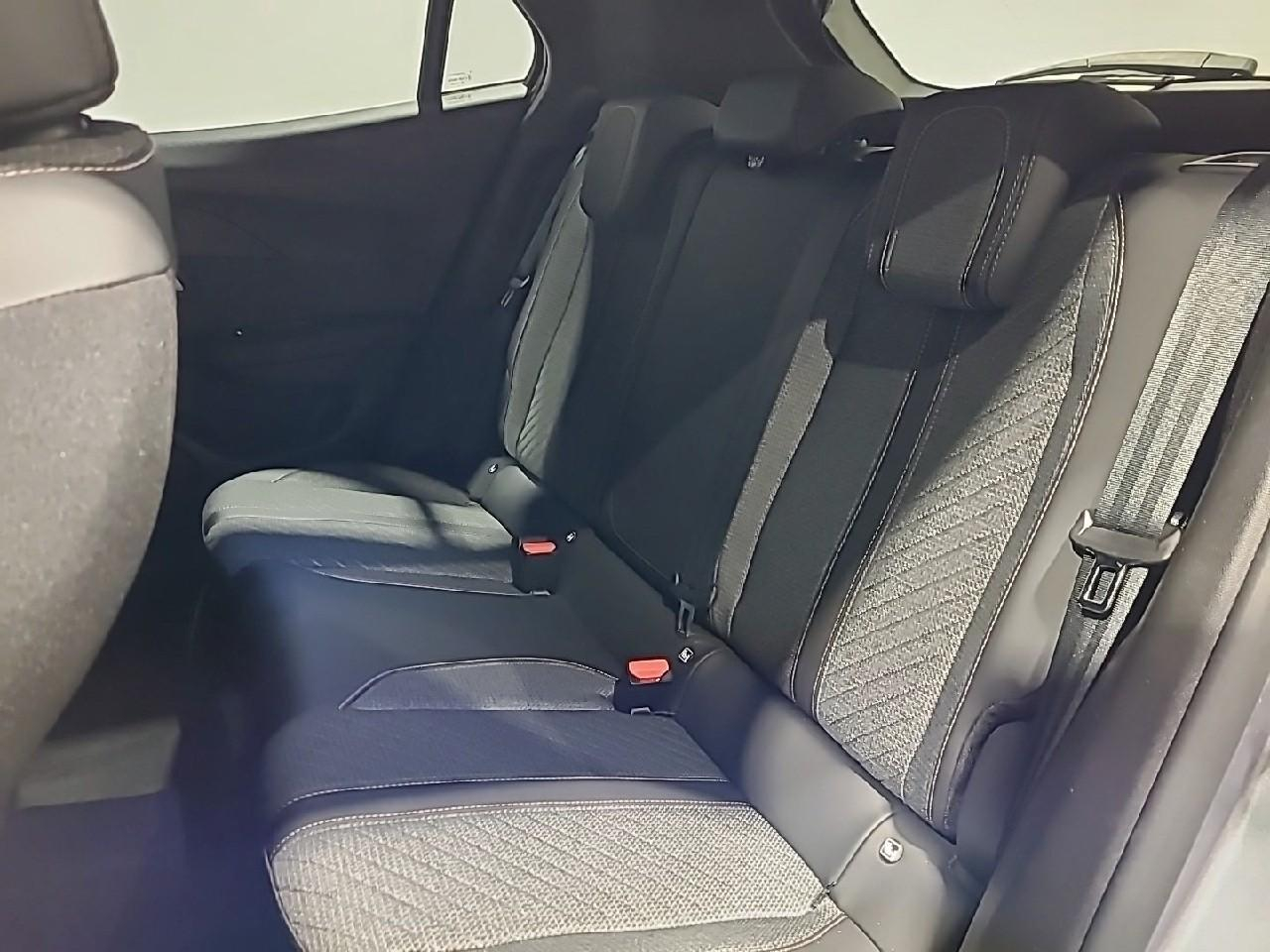 Peugeot 2008 hybrid 145 e-dcs6 allure — photo 13