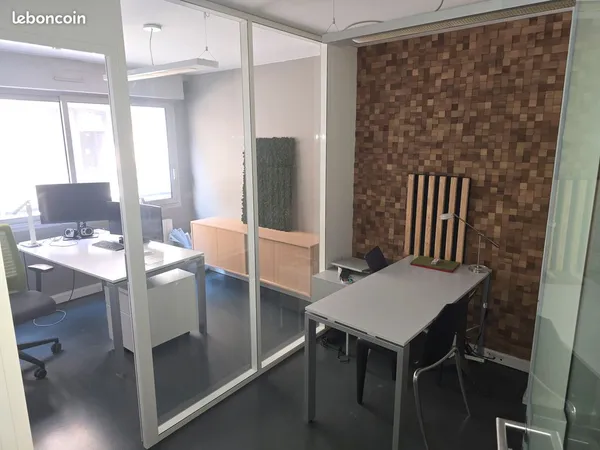 Bureaux fermés 14m² cloisonné en 2 — Visibilité rue — Tout équipé — Lyon 3e/7e