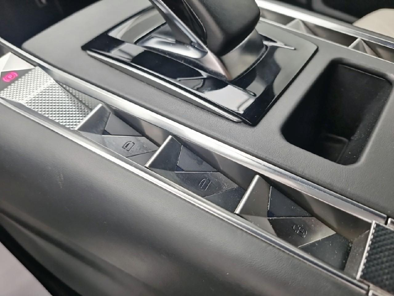 Ds Ds 7 crossback crossback hybride e-tense 300 eat8 4x4 rivoli — photo 34