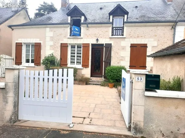 A saisir à Loché-sur-Indrois : Maison de bourg de 4 pièces princi-pales - 88 m² - terrain de 1 960 m