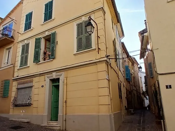Joli studio façon suite Le Suquet location temporaire d'octobre à décembre