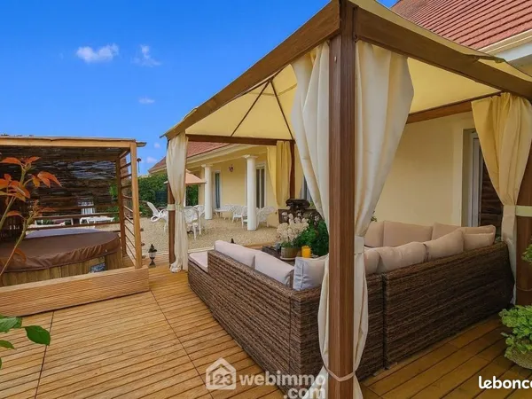 Maison 8 pièces 233 m²
