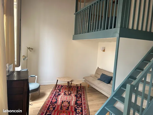 Meublé refait à neuf avec mezzanine de 17 m²