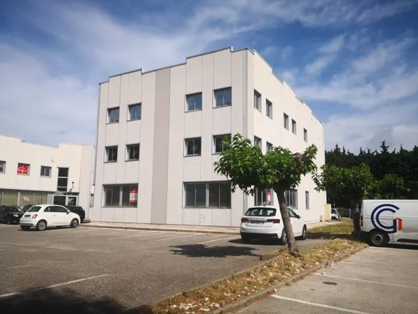 OPPORTUNITÉ D'INVESTISSEMENT | IMMEUBLE DE RAPPORT EXCLUSIVITÉ BUREAUX (800 m²)