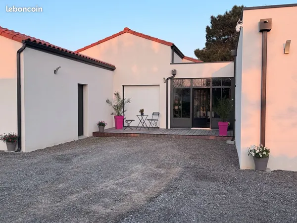 MAISON 245m2 TALMONT-ST-HILAIRE