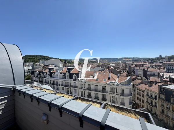 F4 avec terrasse - Libération