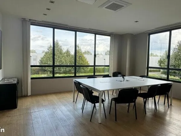 Bureaux à louer - 135 m2 - HALLENNES LES HAUBOURDIN