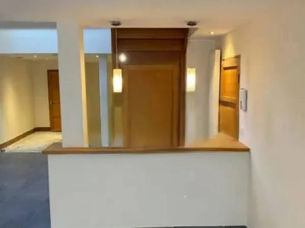 Local commercial bureau magasin